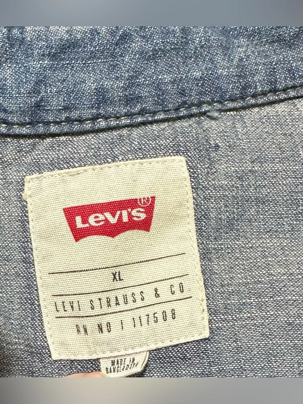 Levi's Denim Shirt Men’s Large Blue Barstow Western Pearl Snap Long Sleeve L